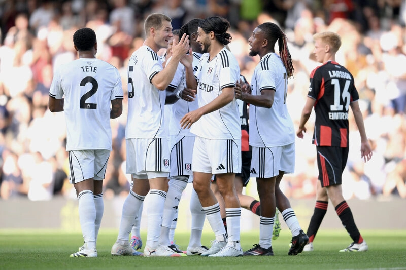 Soi kèo Leeds vs Fulham - Vòng 17 Ngoại Hạng Anh